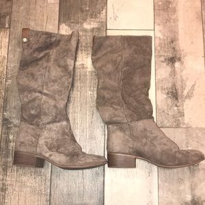 Cute women’s boots size 8